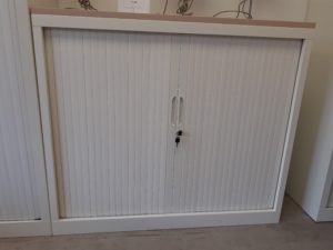 armoire-basse-rideaux-blanche-occasion