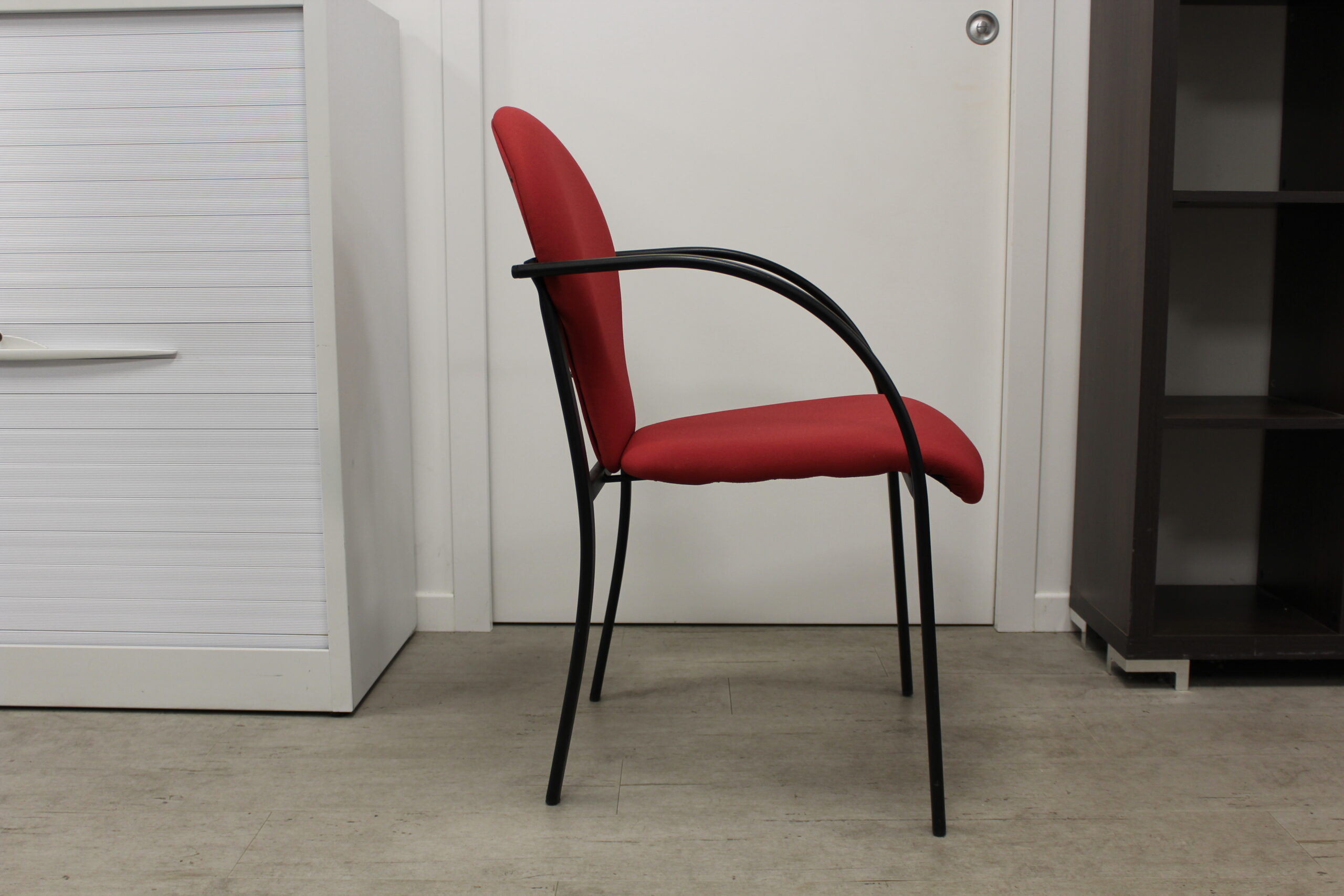 Chaise 4 pieds-Rouge et noire-ACC1-Occasion1ère catégorie