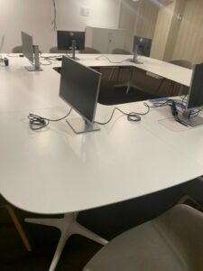 Table de réunion-design-mélaminé-blanc-Occasion 1ère catégorie