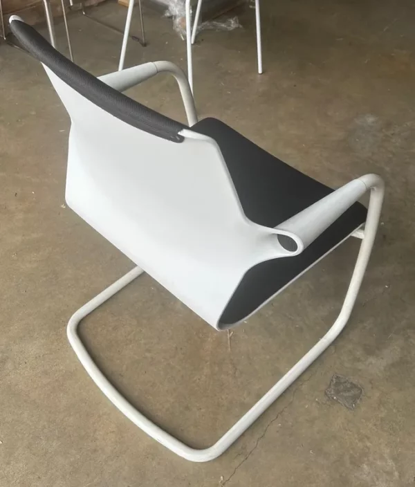 Chaise-luge-Alright-Sedus-blanche-noire-occasion