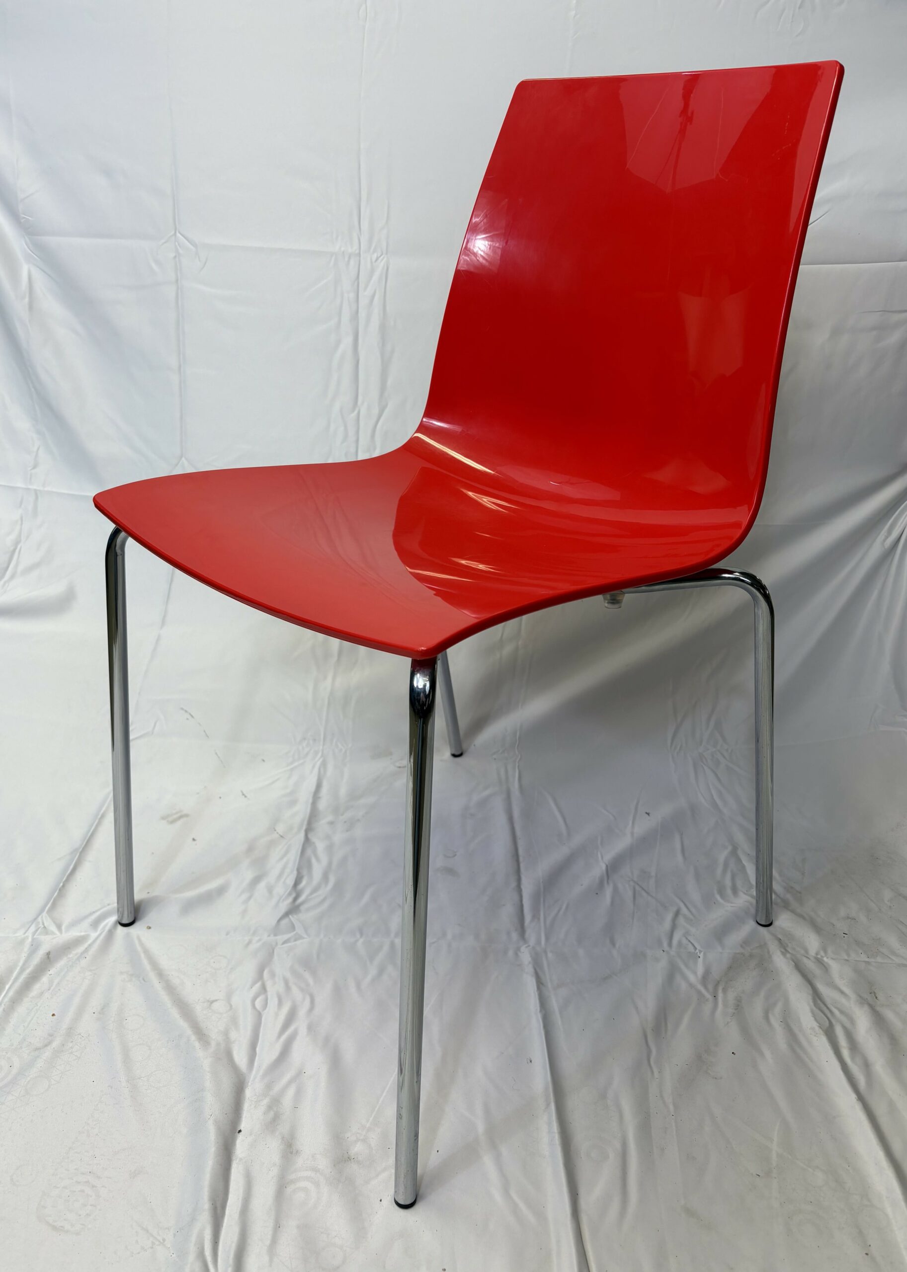 Chaise design rouge GABY