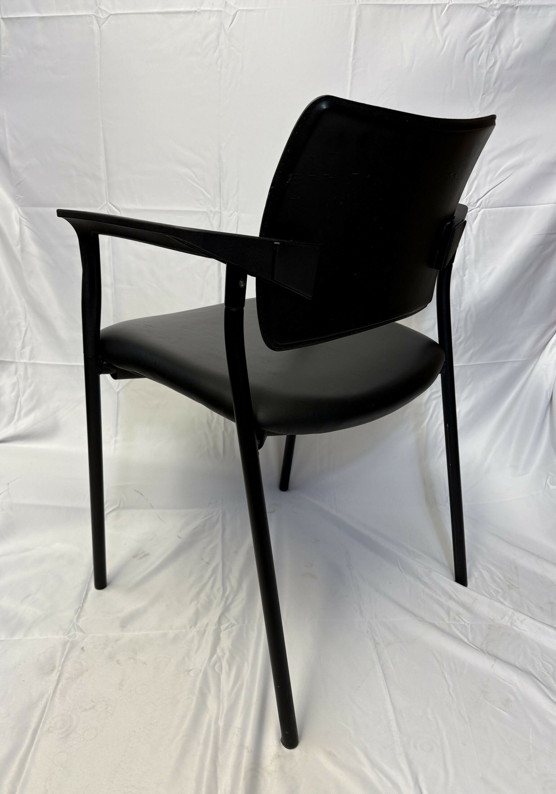 Chaise en cuir noir – Image 2