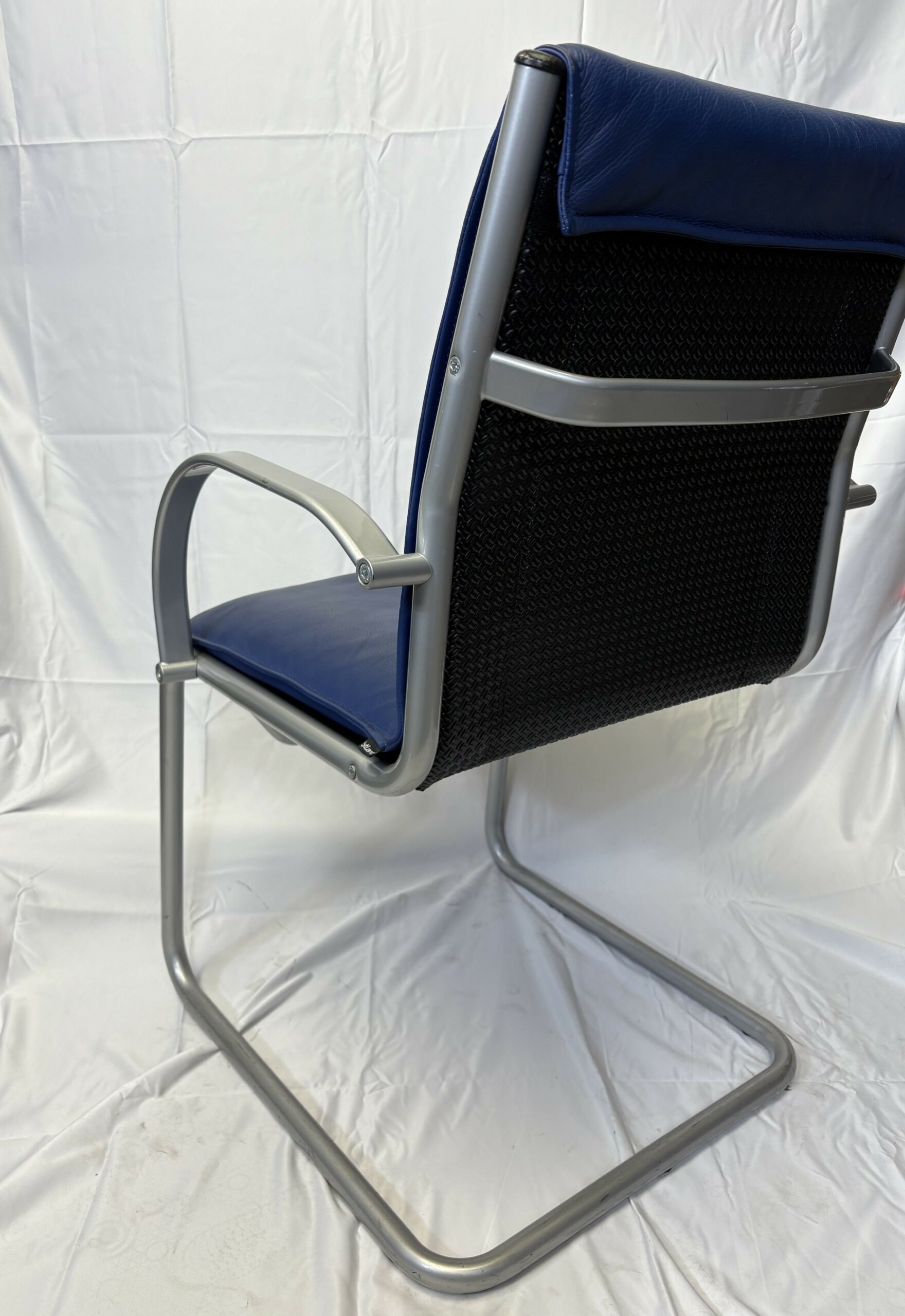 Chaise en cuir bleu SITLAND – Image 2