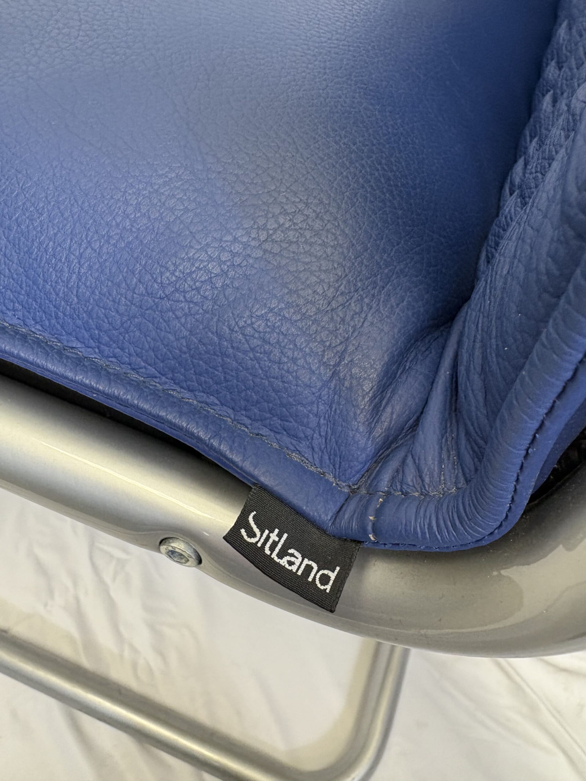 Chaise en cuir bleu SITLAND – Image 3