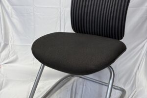 Chaise luge tissu noir rayé gris