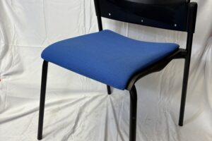CHAISE BLEU ET NOIR