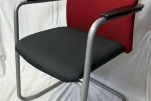 Chaise luge grise et rouge