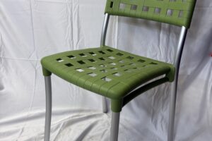 Chaise verte ajouré