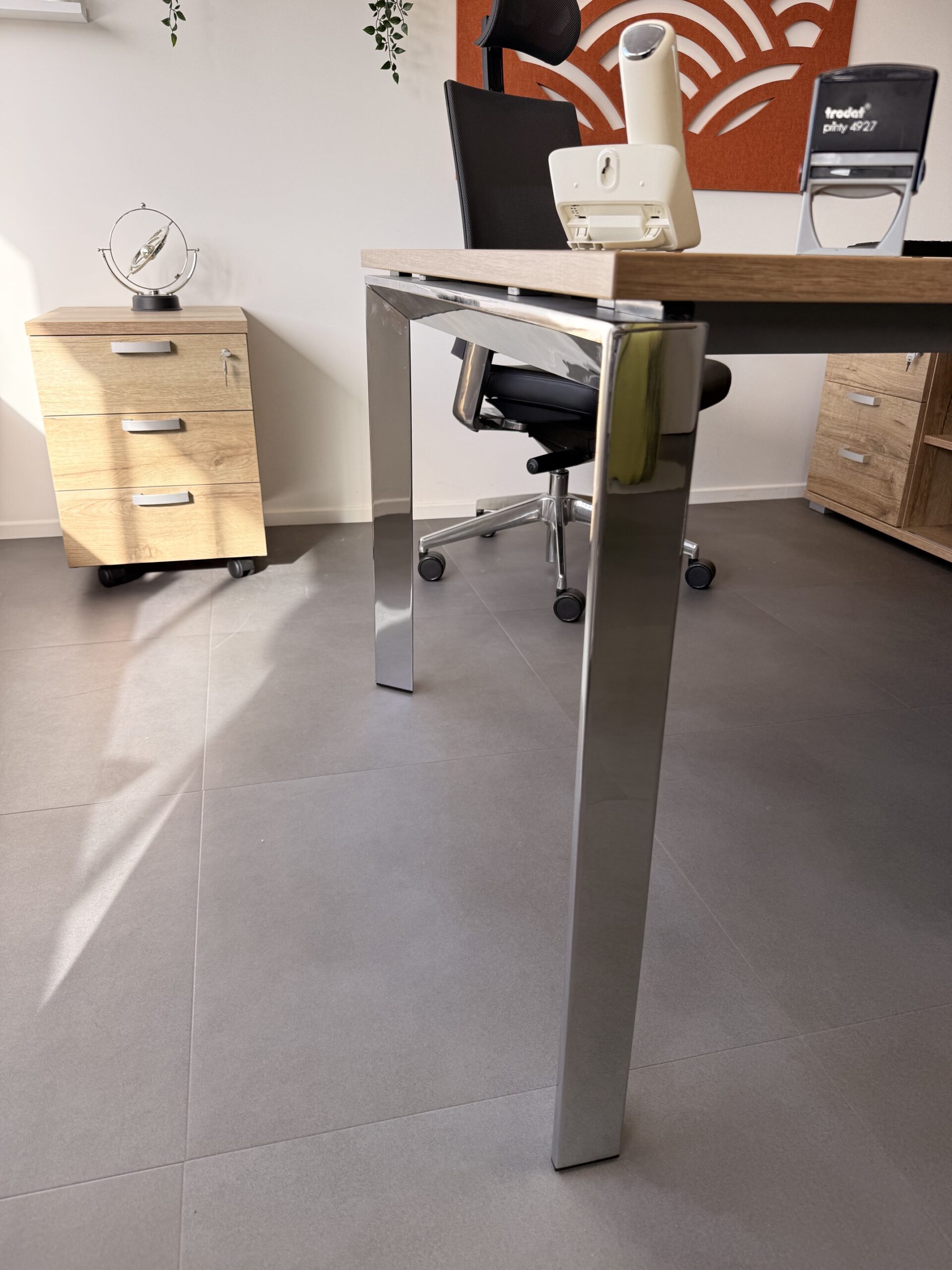 ENSEMBLE BUREAU DE DIRECTION - DÉSTOCKAGE SHOW-ROOM NEUF – Image 2