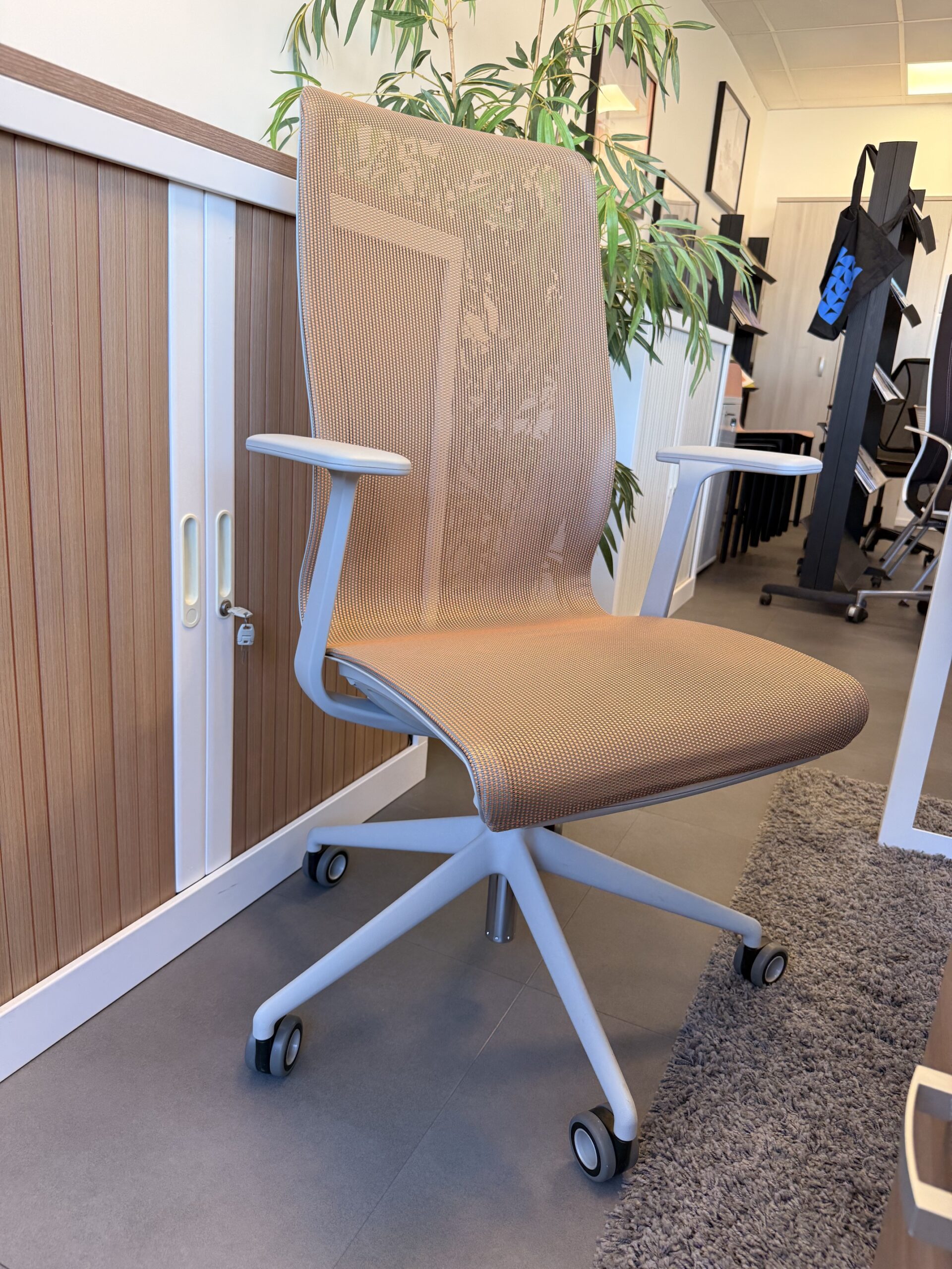 fauteuil-d-chair-destockage-show-room-neuf