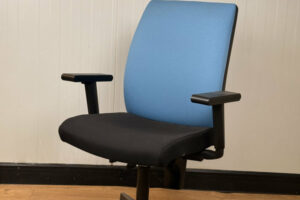Fauteuil de travail bleu